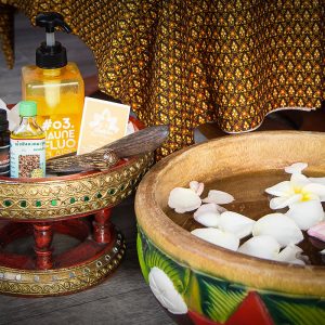 Massage aux Huiles Essentielles ou Huiles Chaudes